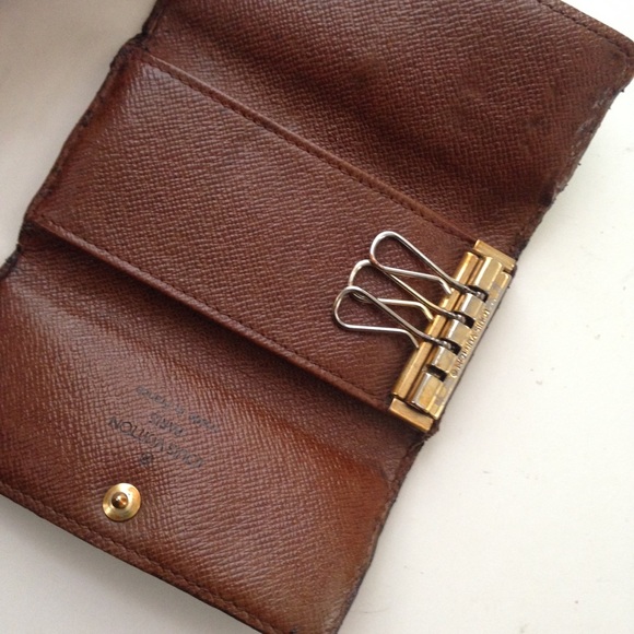Louis Vuitton, Mono Brown 3 Hooks Key Case - Picture 9 of 10